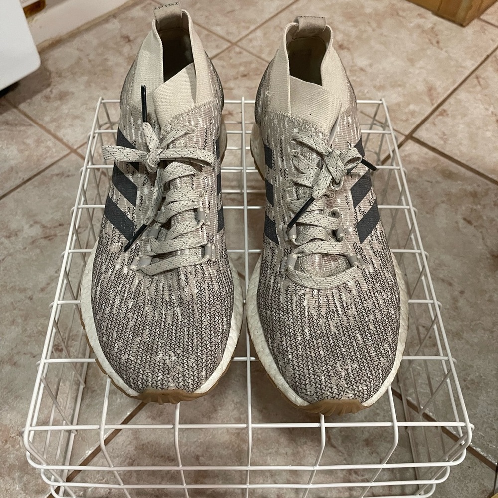 Mens athletic shoes